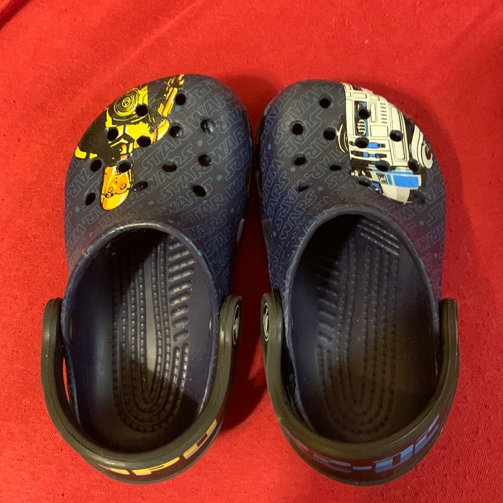 Star Wars Crocs in great condition . Blue with c-3po & R2 D2 on front. Kids 6 7